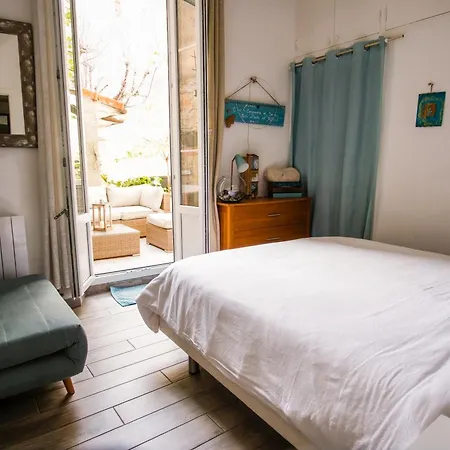 Tres Cosy Avec Cour Cannes
