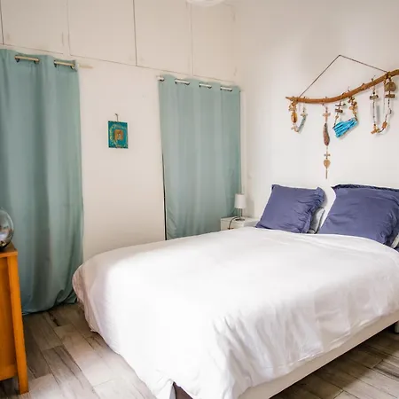 Lägenhet Tres Cosy Avec Cour *