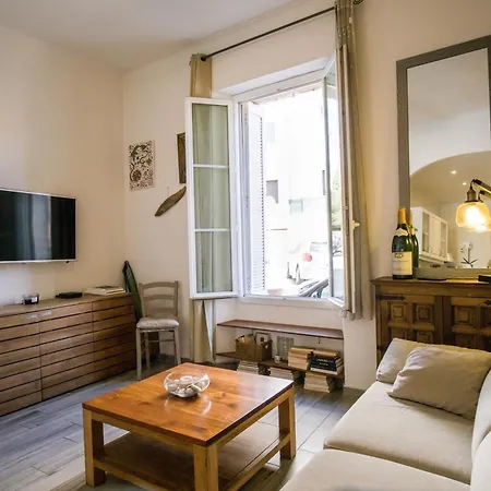 Tres Cosy Avec Cour Apartment