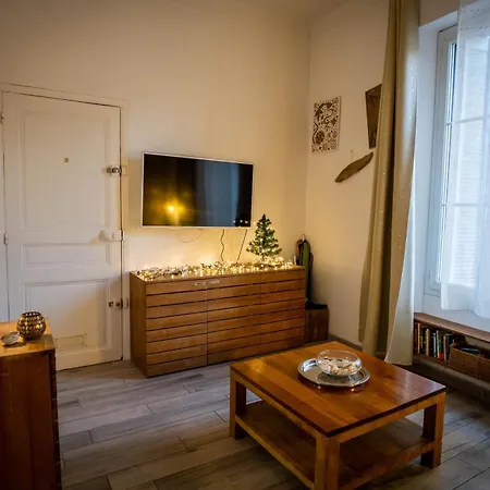 Apartment Tres Cosy Avec Cour Cannes