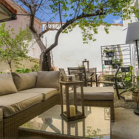 Tres Cosy Avec Cour Cannes